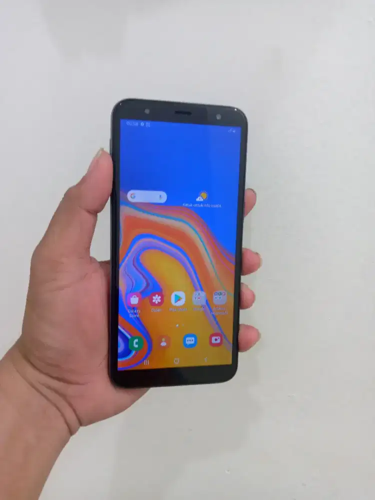 Samsung J6 Plus, ram 3/32, masih mulus, siap pakai, batangan. 400 pas,