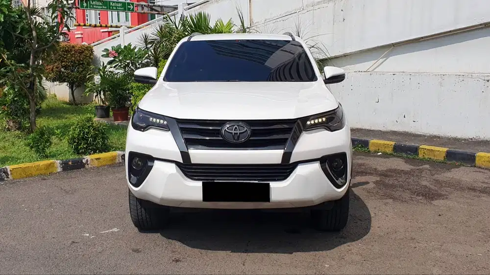 Toyota Fortuner 2.4 VRZ Diesel AT Putih 2017 Km 68Rb Record Garansi