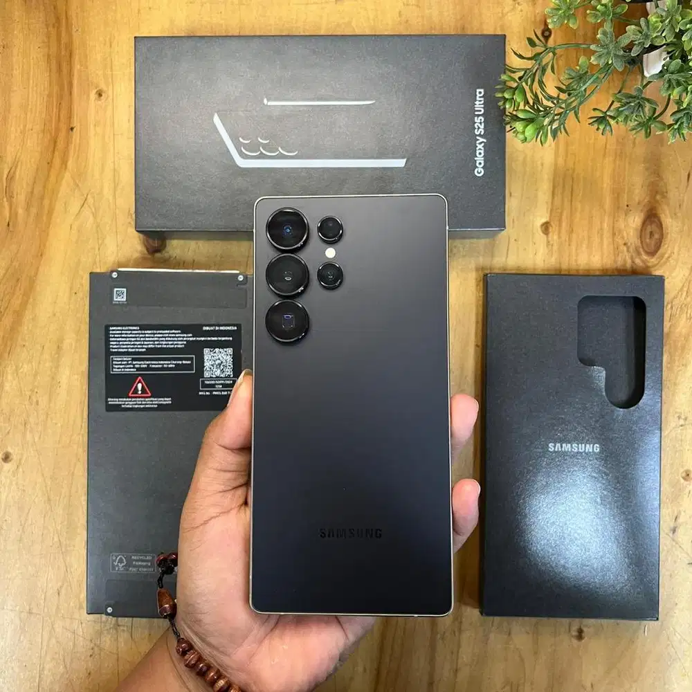 istimewa Samsung S25 Ultra 5G 12/256GB titanium Black Garansi resmi