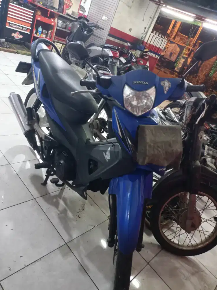 Honda Revo warna  biru