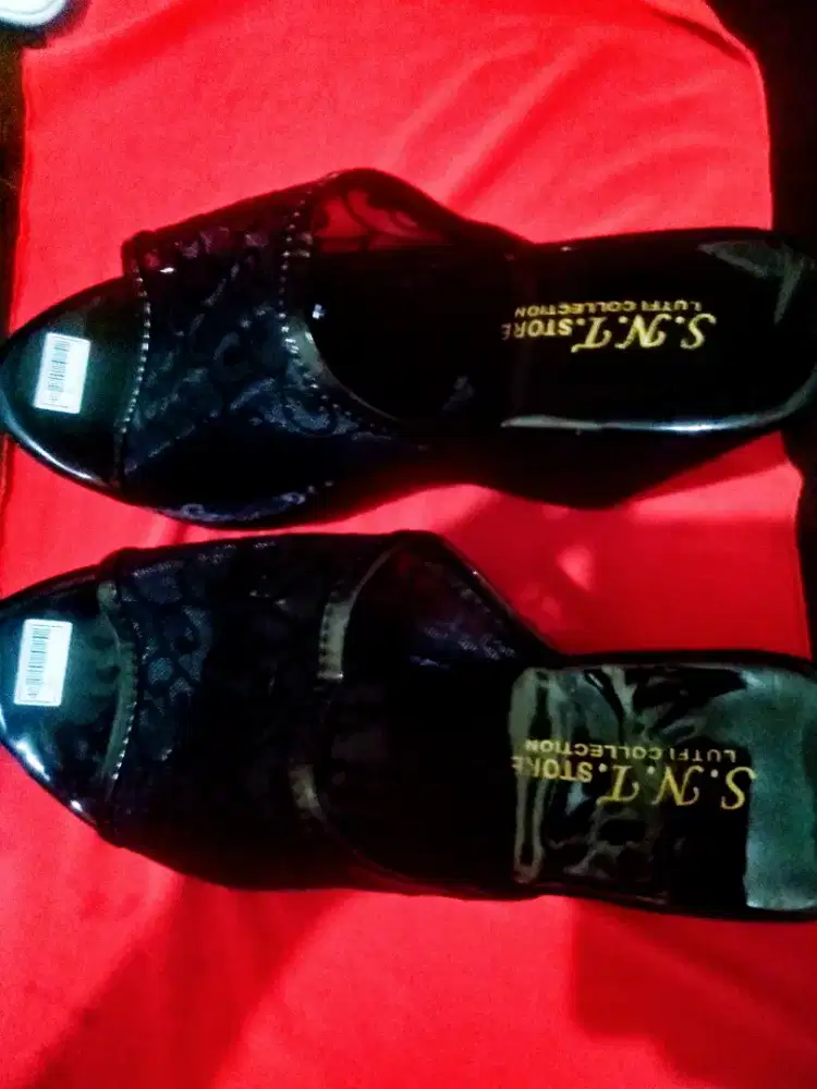 Sendal hak tinggi daatar d kaki GK bkin pegel