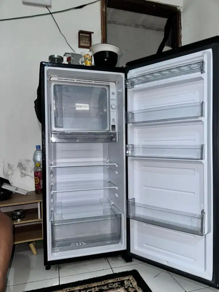 Dijual Kulkas Aqua 180Liter