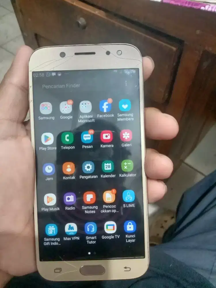 Samsung j5pro 3/32 retak