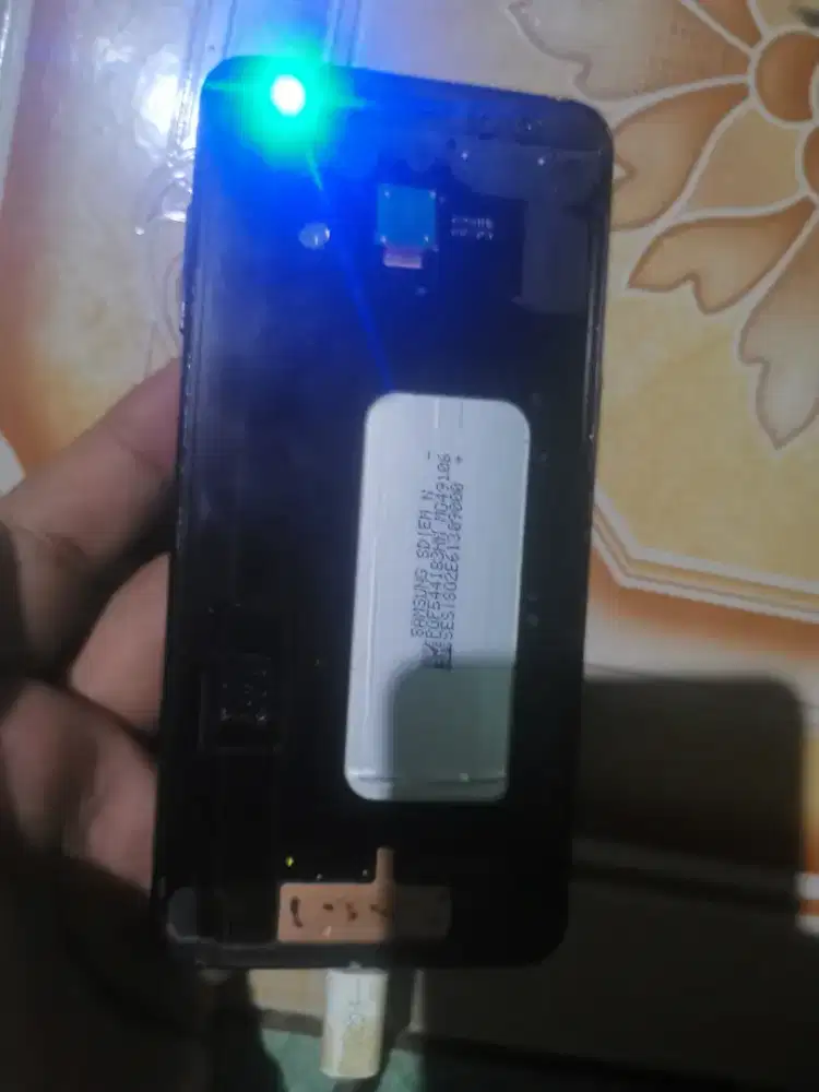 Samsung a8 2018 4/32 minus lcd