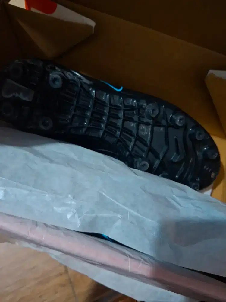 Jual sepatu bola blm pernah pake anak ga jadi main