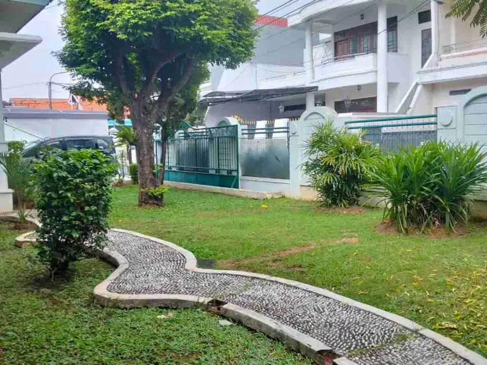Rumah besar 612 m siap huni di pondok kelapa Jakarta Timur