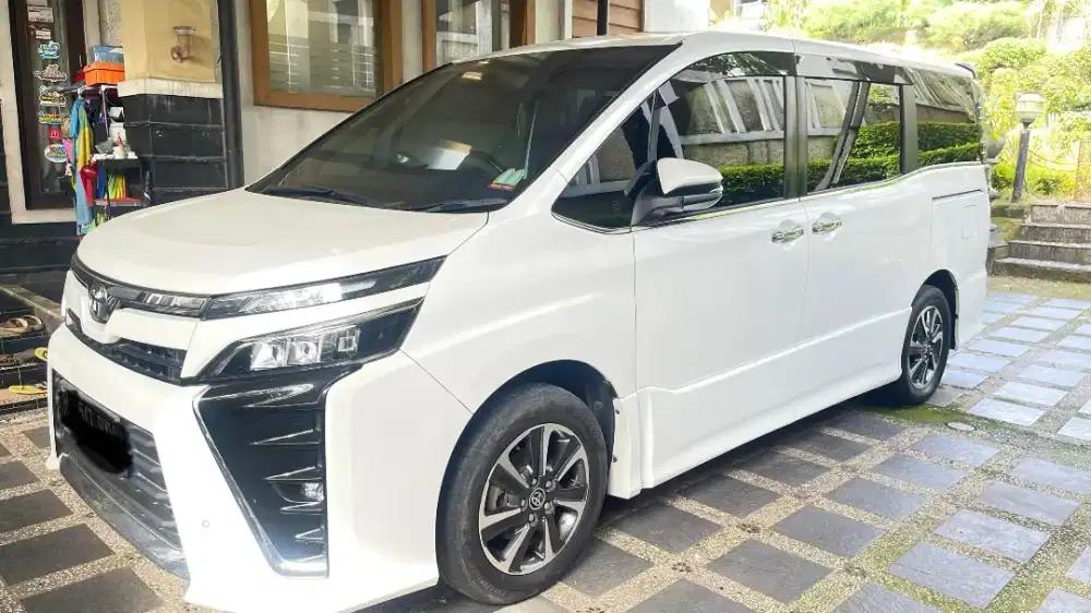 Toyota Voxy 2018 Perl White Sun Roof PSD Remote 2pc Mls