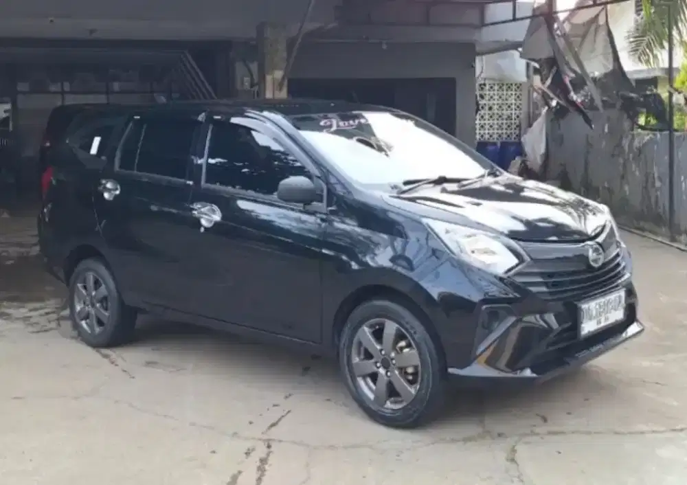 Dijual Mobil Sigra D MT 2024 mulus bening ss lengkap hidup okd