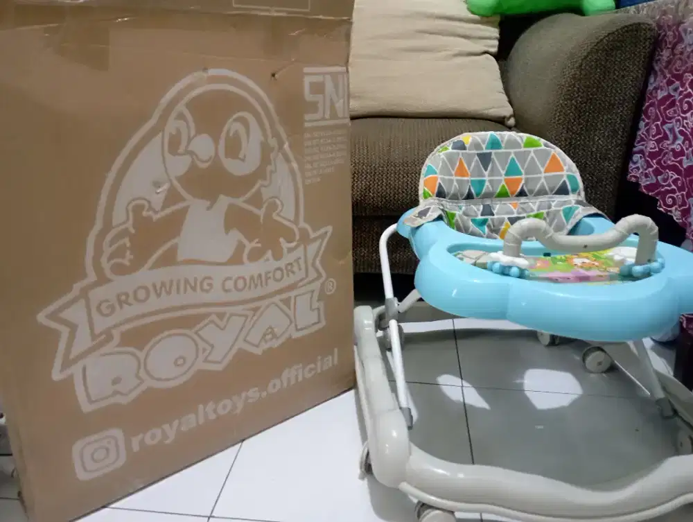 Baby Walker  ( roda bantu jalan anak )