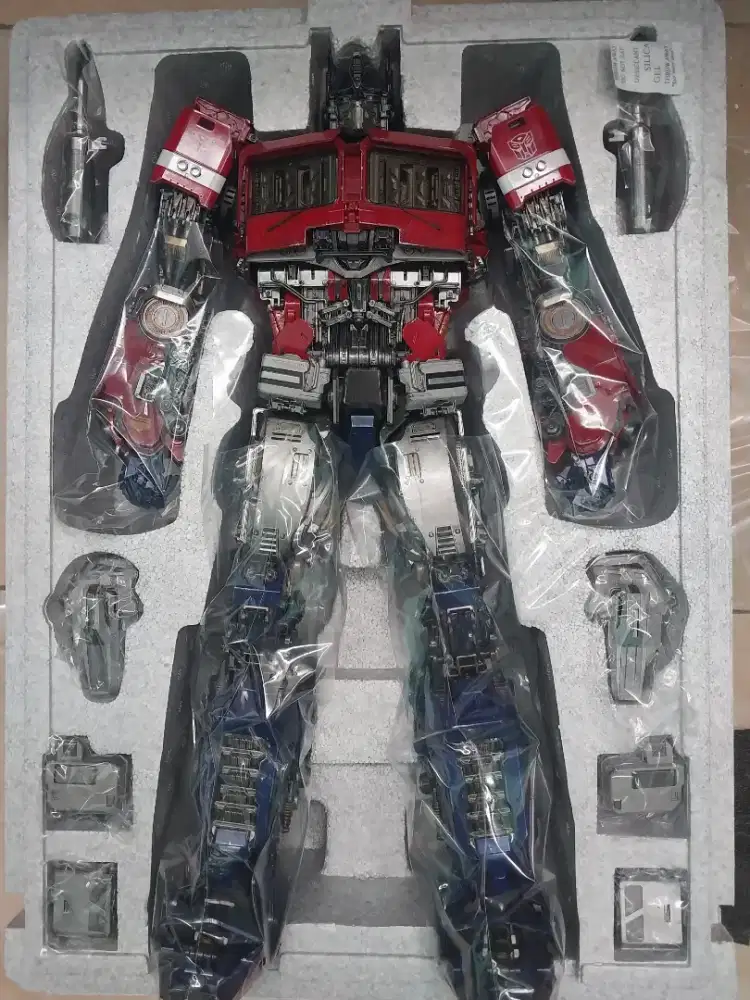 Threezero premium optimus prime bib perfect