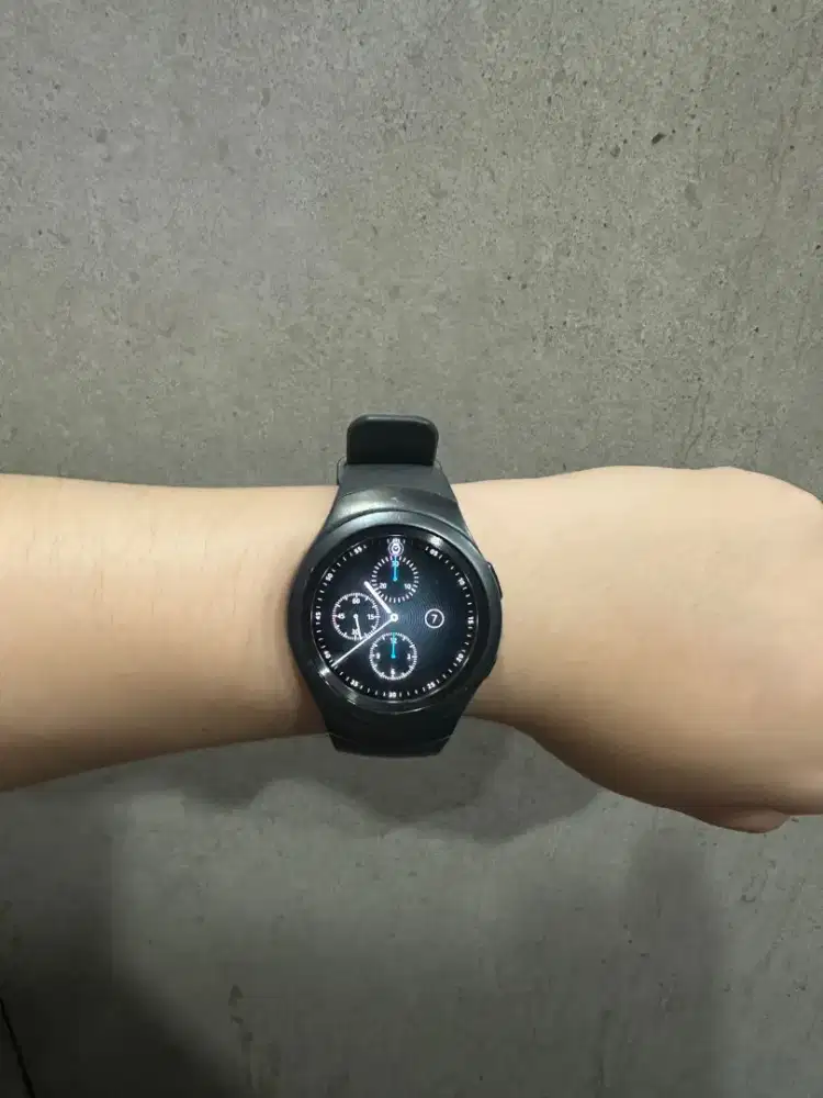 Second Samsung Galaxy Gear S2 
Pakai dock charger 1jt