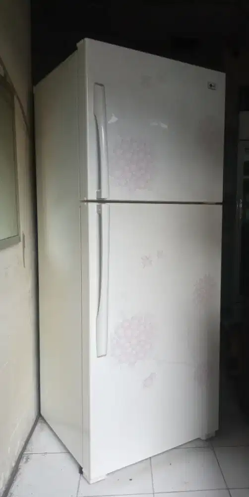 KULKAS 2 PINTU JUMBO MERK LG MULUS SIAP PAKAI/ NETT