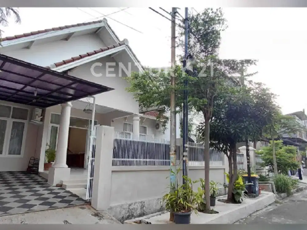 RUMAH CANTIK 3+1 KT HADAP UTARA LINGKUNGAN NYAMAN DI PULOMAS