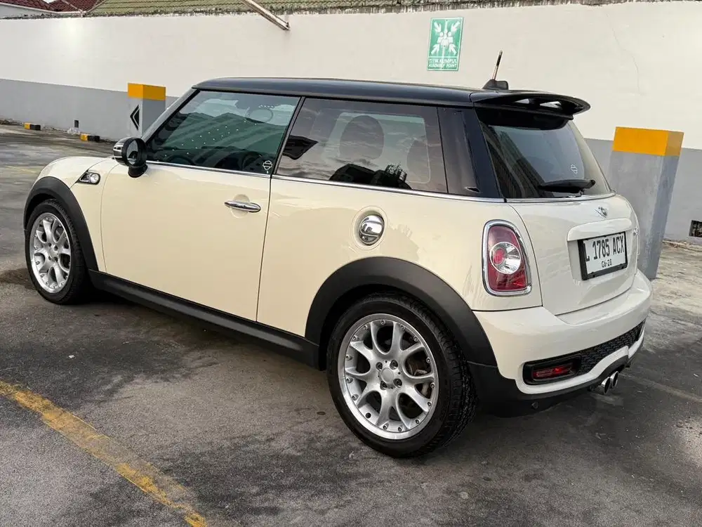 Mini cooper s nik 2011 multimedia simpanan