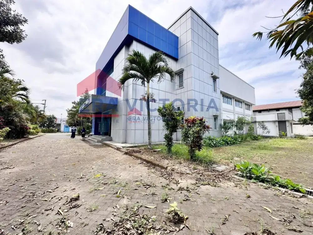 Kantor dg Luas Tanah 2951m2 dg fasilitas Ruang Rapat, Hall, Studio, lokasi di Jalan Poros Pakisaji Malang Blitar, dekat RM Enak Echo