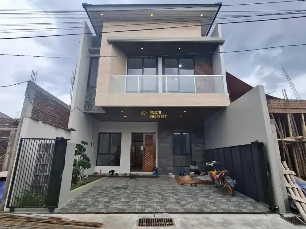 RUMAH MEWAH SIAP HUNI, 2 LANTAI, 5 MENIT KE SLEMAN CITY HALL