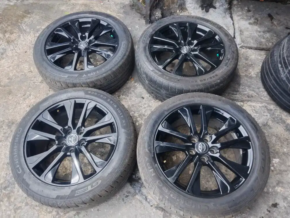 Velg Bekas Innova Zenix R18 + Ba Tebal taun 202
