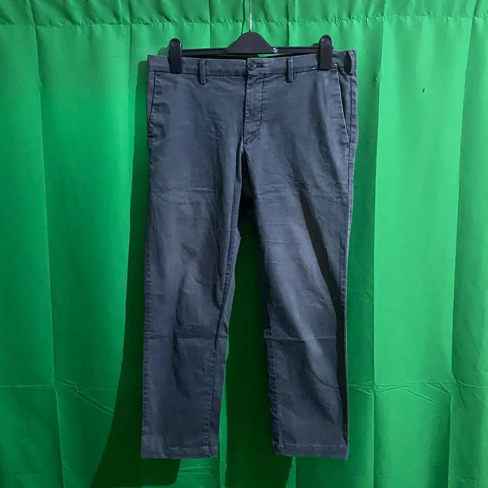 Celana chino Uniqlo - Size 35 - Celana chinos Hijau olive