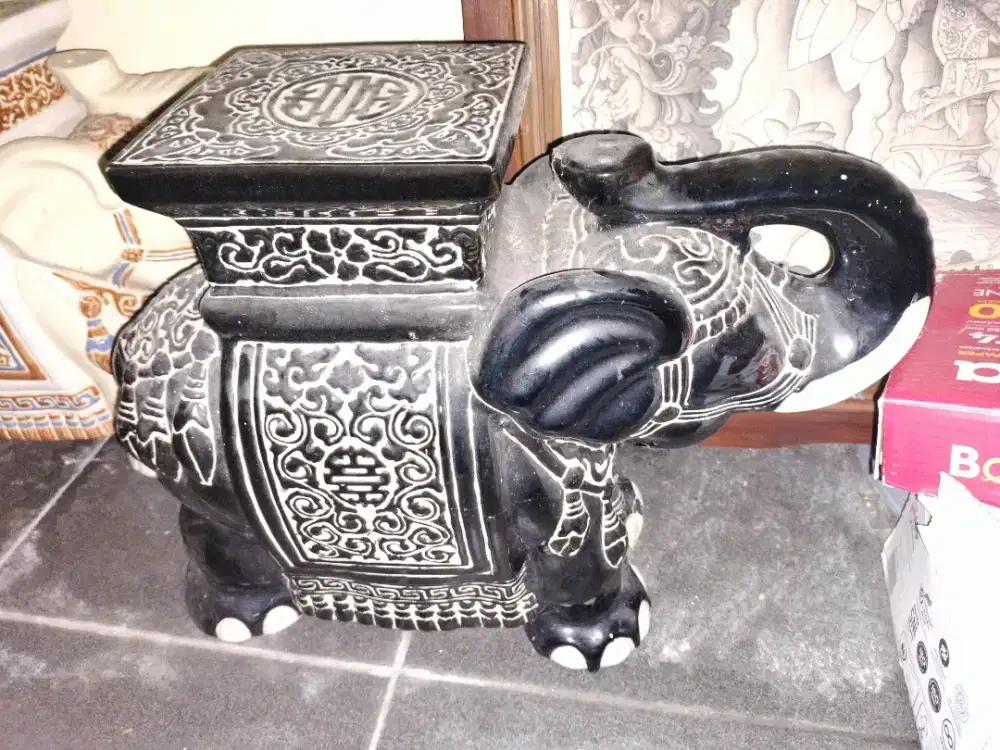 Patung Keramik Gajah Antik Pajangan