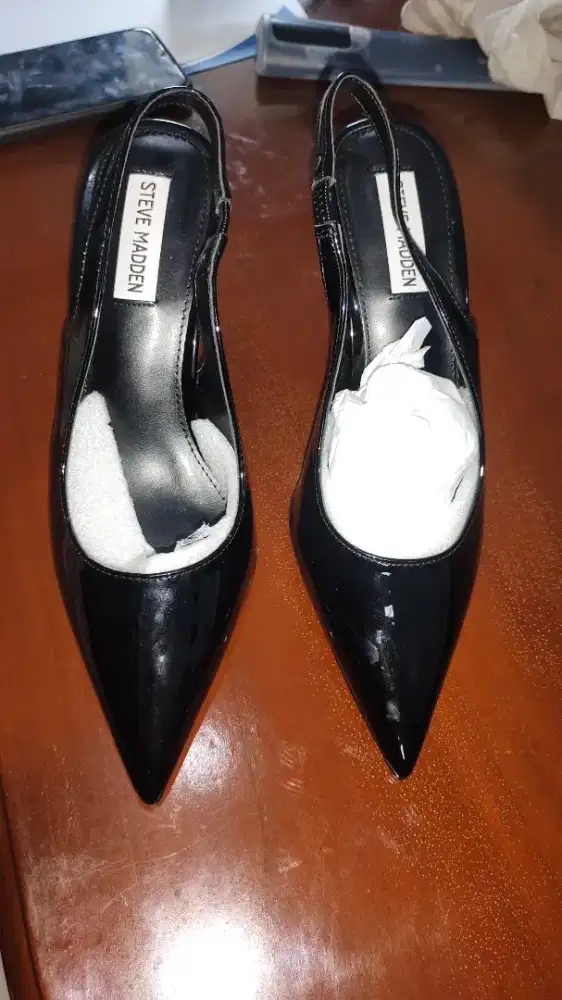 Dijual sepatu BARU steve Madd