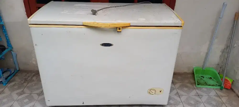 Di jual Freezer Box 200 Ml