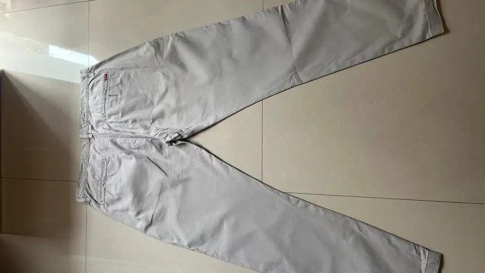 Celana Chino Levis Slim Taper W33 L32 Cream