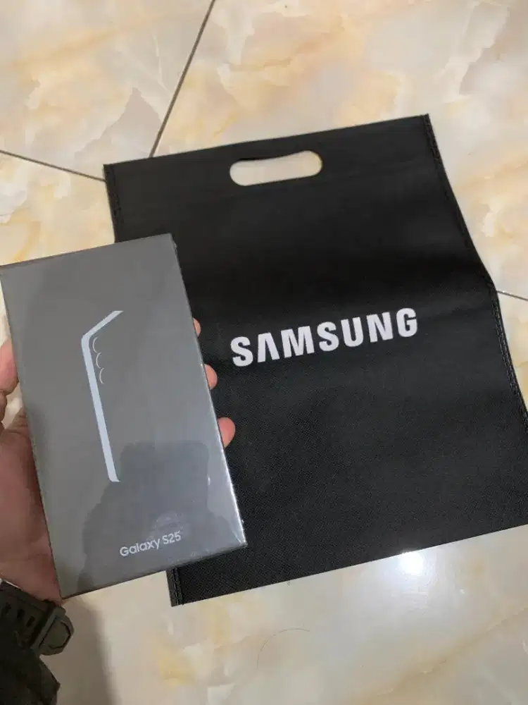Samsung Galaxy S25 12/256 New