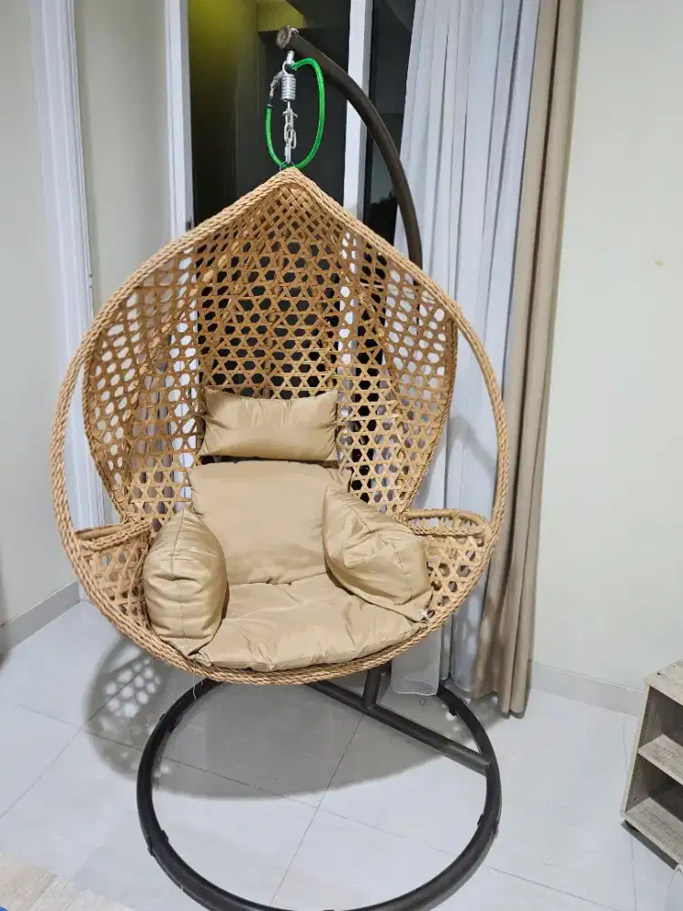 Kursi gantung anyaman sintetis soleil azko