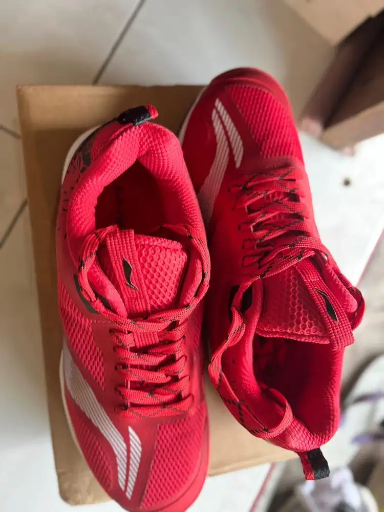 Sepatu Bulutangkis Lining Li-Ning Badminton Shoes Red Size 43