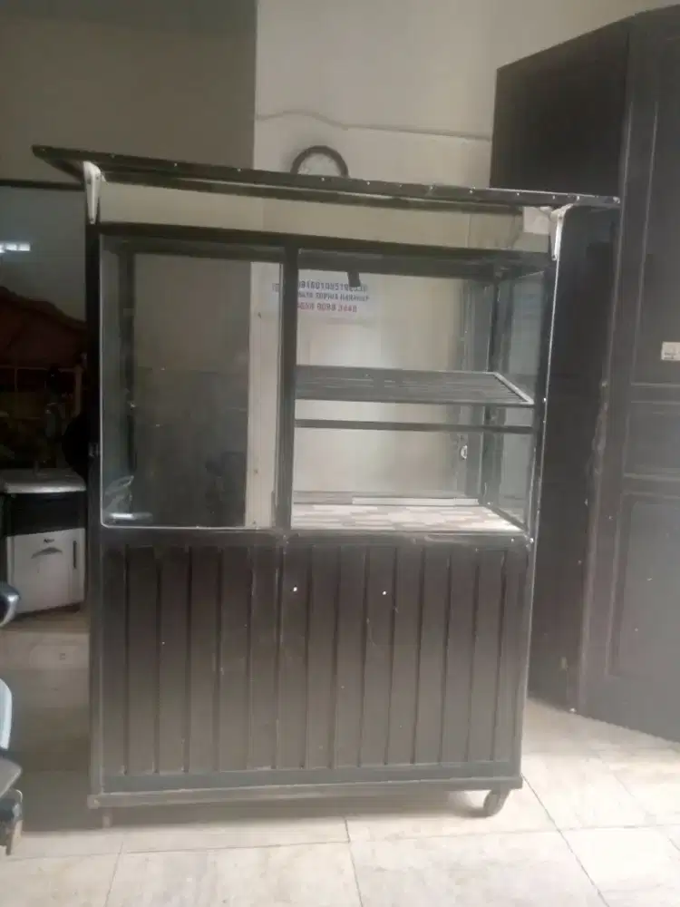 Gerobak etalase second