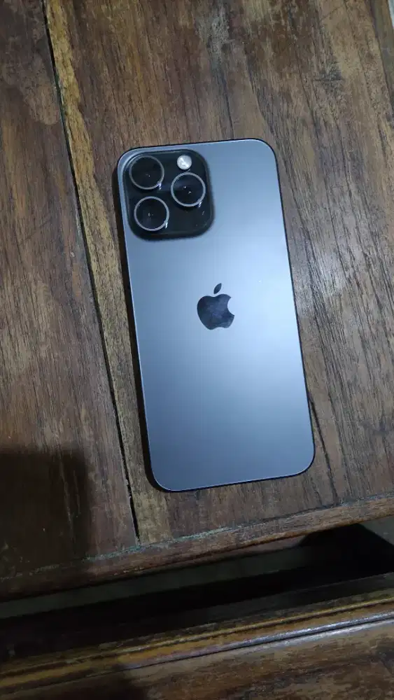 Ip 15 pm black titanium 256 ibox