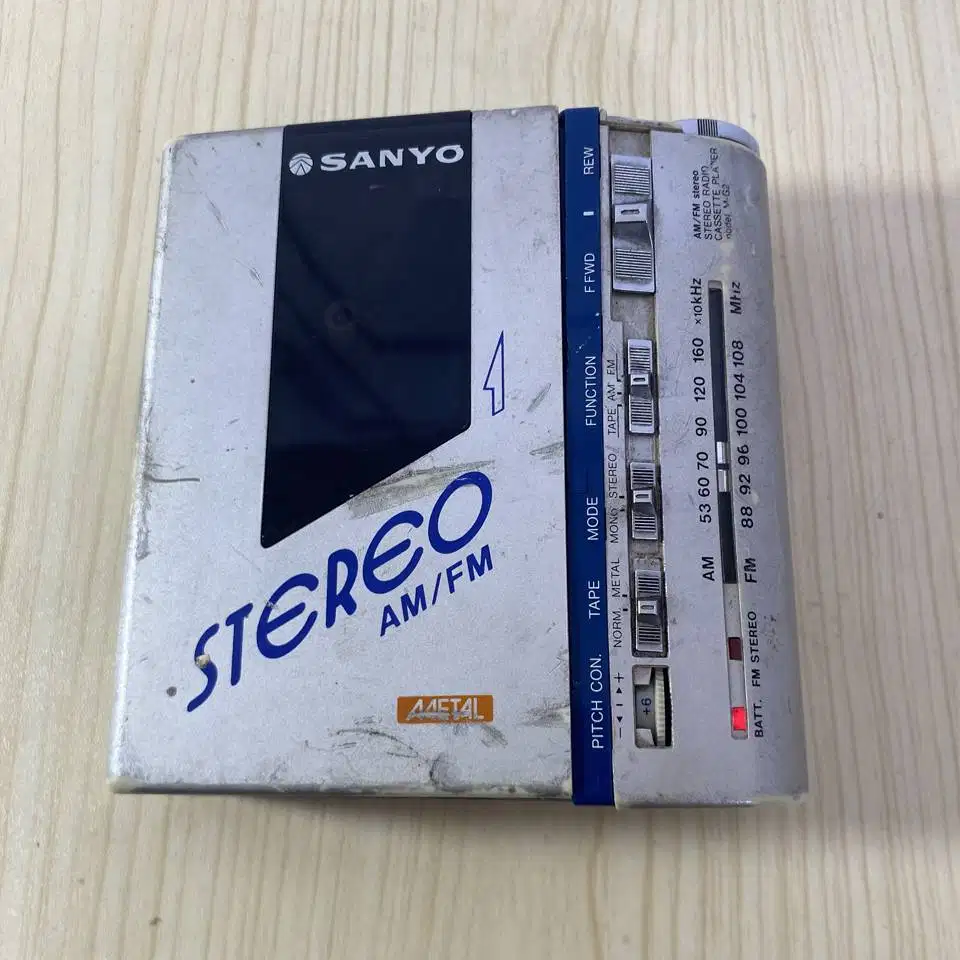 Walkman SANYO Nyala Suara Dengung