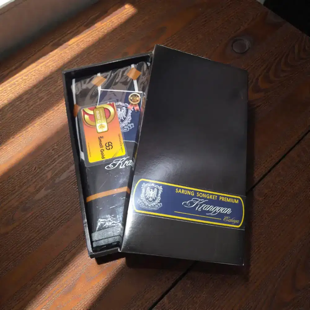 Beli Sarung 1 Gratis 1 Logam Mulia