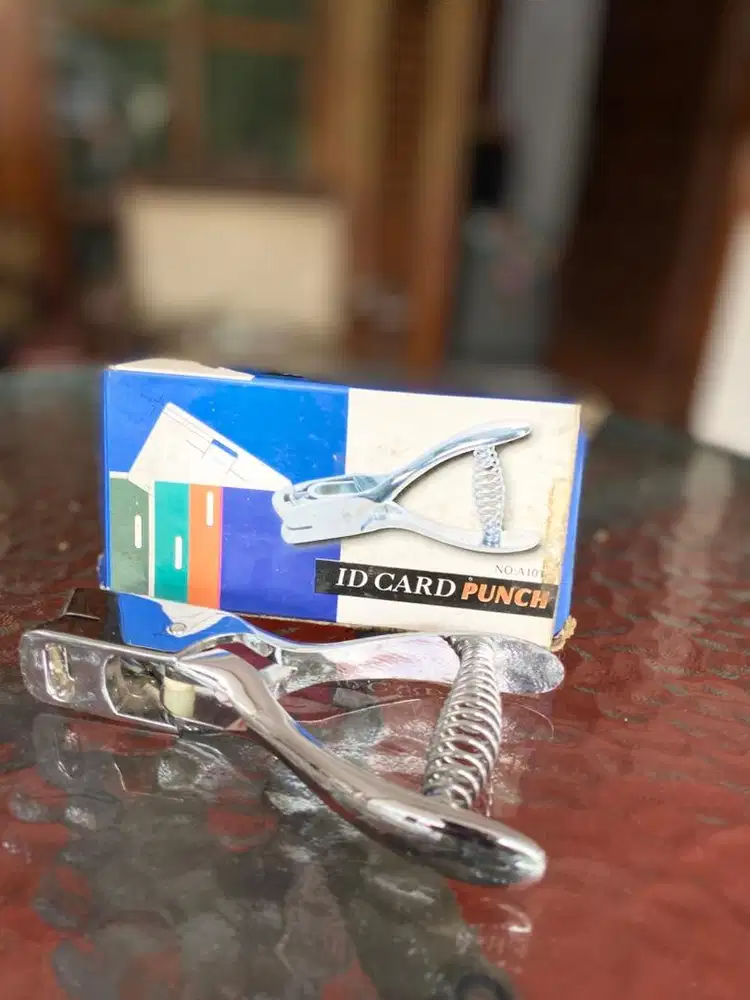 ID Card Punch | Alat pembolong kartu