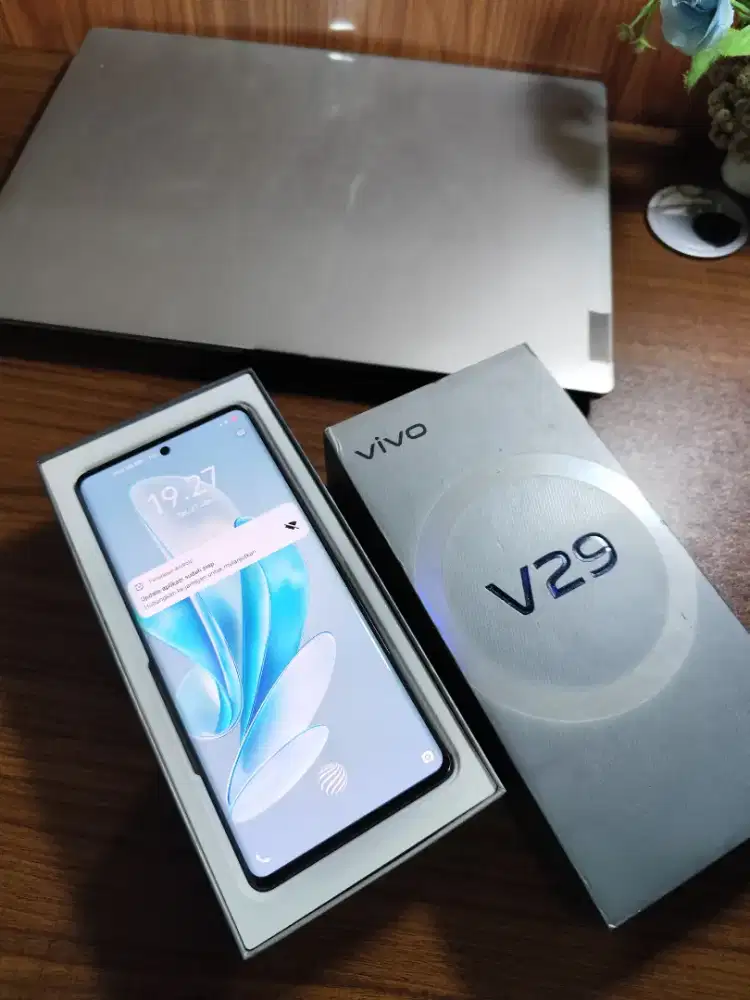 Vivo V29 5G Ram 8/256 Fullset 99% mulus.