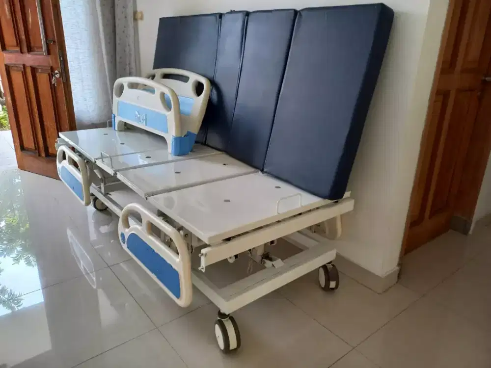 Tempat tidur rumah sakit