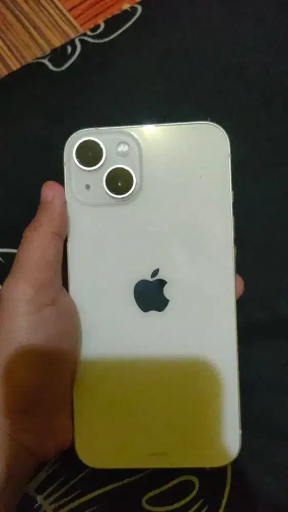 iPhone 13 putih