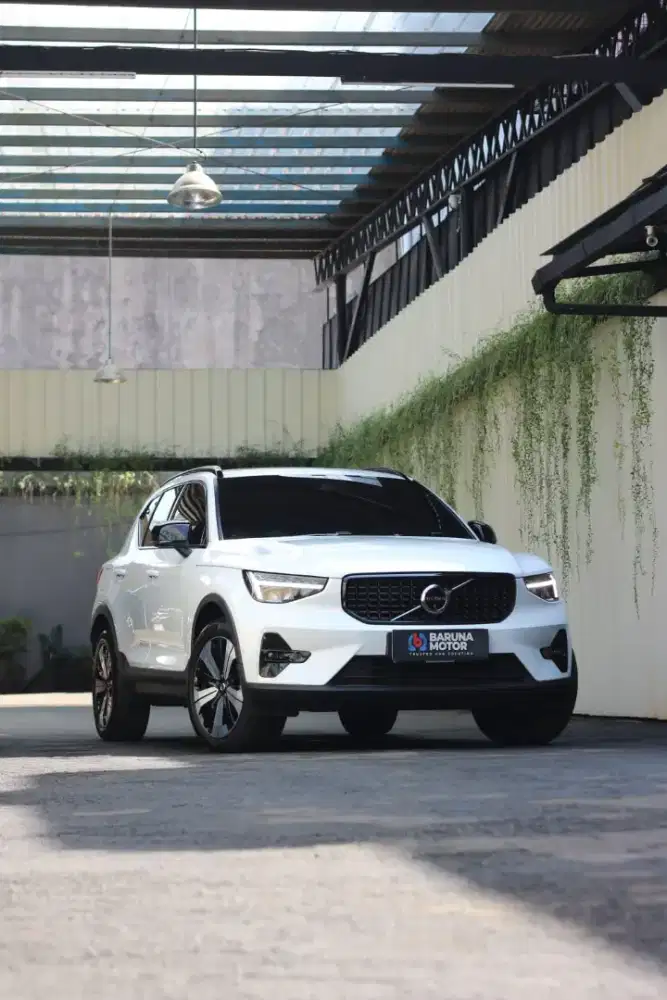 VOLVO XC40 T5 RECHARGE FACELIFT 2023 PUTIH