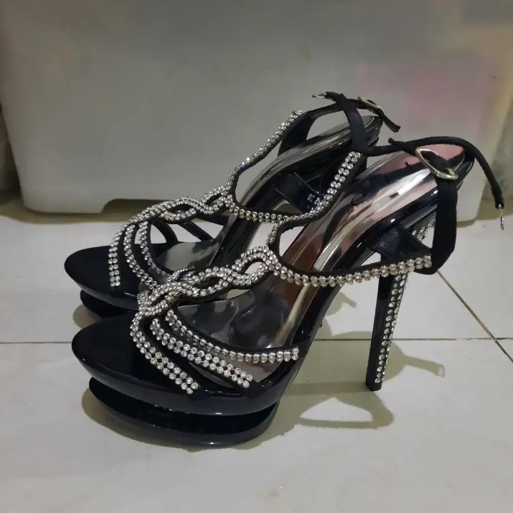 Sepatu High Heels FLD