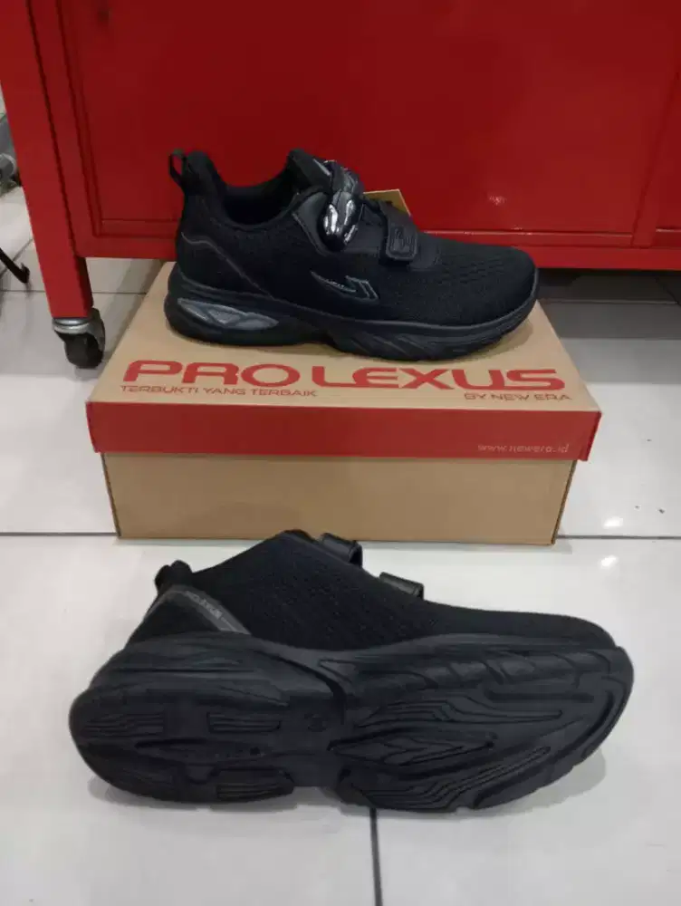 sepatu sekolah model magnet