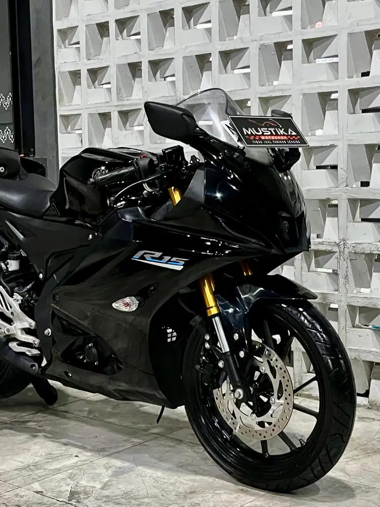 YAMAHA R15 V4 2022 - Chintia Mustika