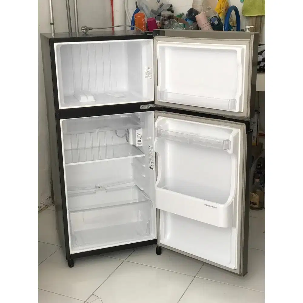 Dijual kulkas second 2 pintu panasonic