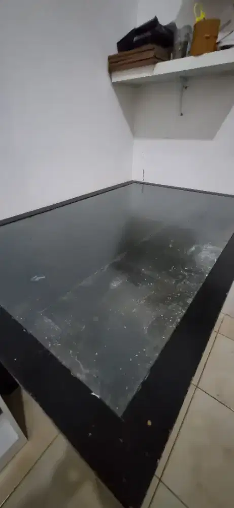 Meja makan + 4 kursi makan