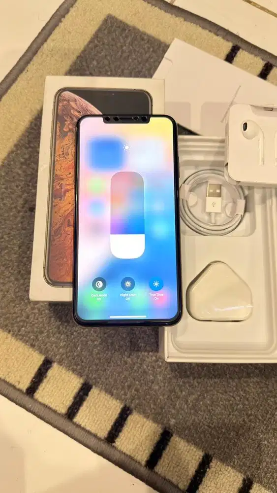 Dijual Iphone Xsmax 64GB Gold Terdaftar Mulus Lengkap