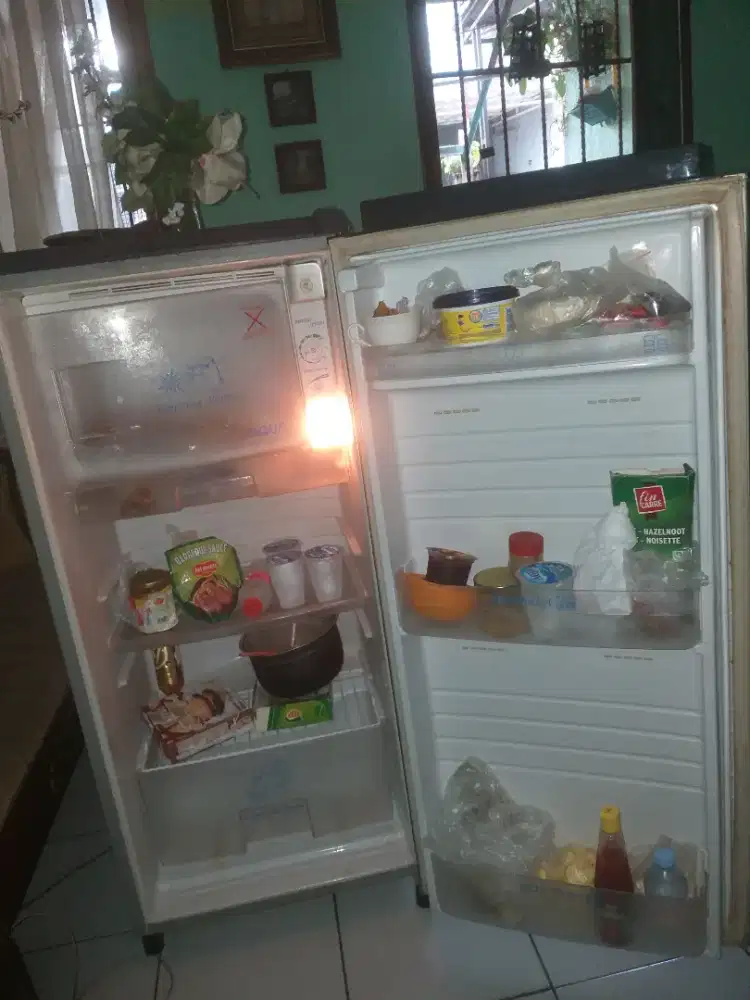 Kulkas rumahan sgt normal dngin bgt bersih free ongkir lalamove
