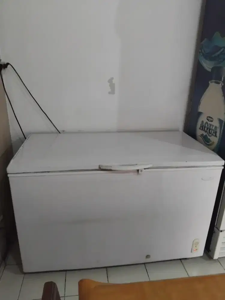FREEZER BOX MERK SANSION