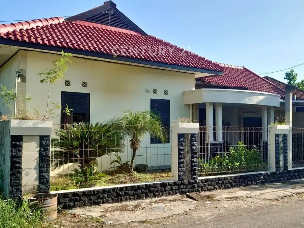 Rumah Dengan Halaman Luas Di Sleman Utara Dekat Sleman City Mall