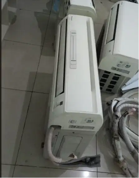 JUAL SECOND_AC MERK DAIKIN 1,5 PK