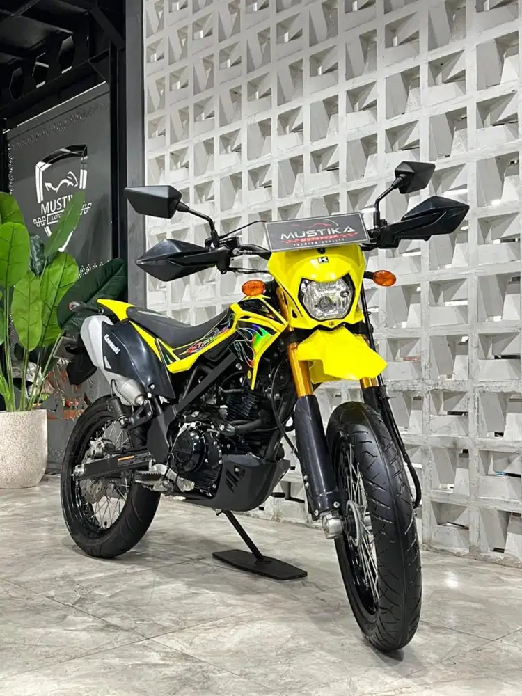 KAWASAKI D'TRACKER 150 2022 NIK 2021 - Chintia Mustika