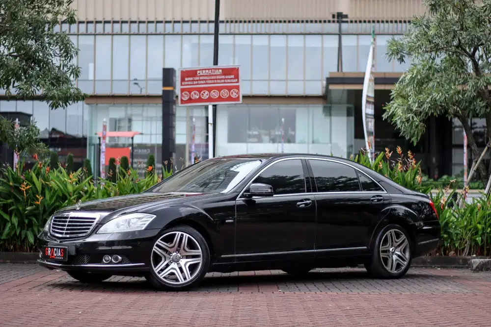 S300L mercedesbenz 2010 Black on Black Rare